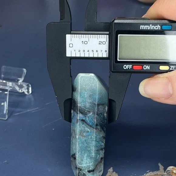 Trollite Crystal Angular Heart - Picture 8 of 8